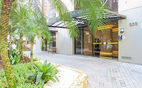 Otimo Apto a 200m - Praia das Pitangueiras Guaruja